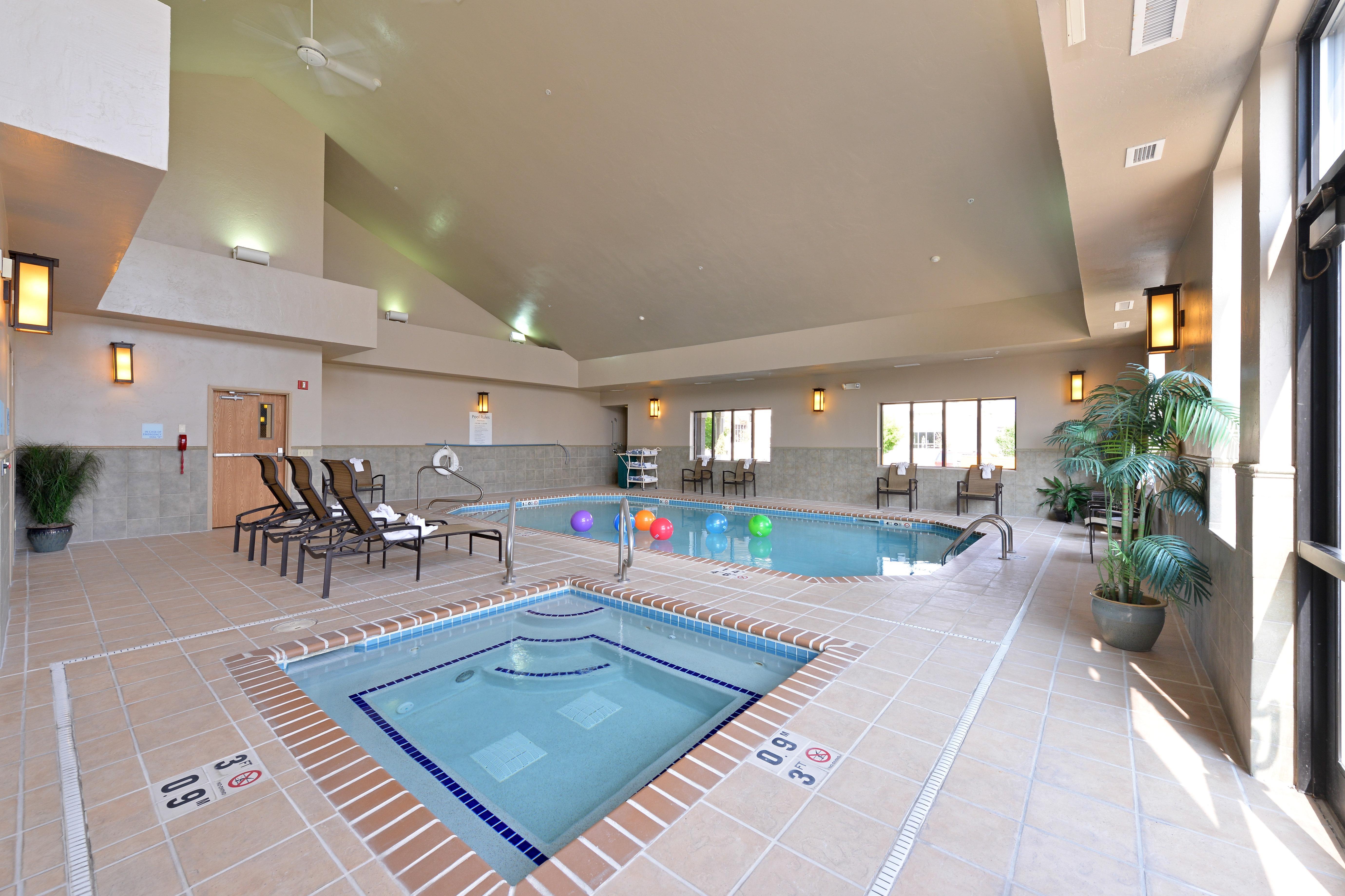 Holiday Inn Express Hotel & Suites Gillette By Ihg Buitenkant foto