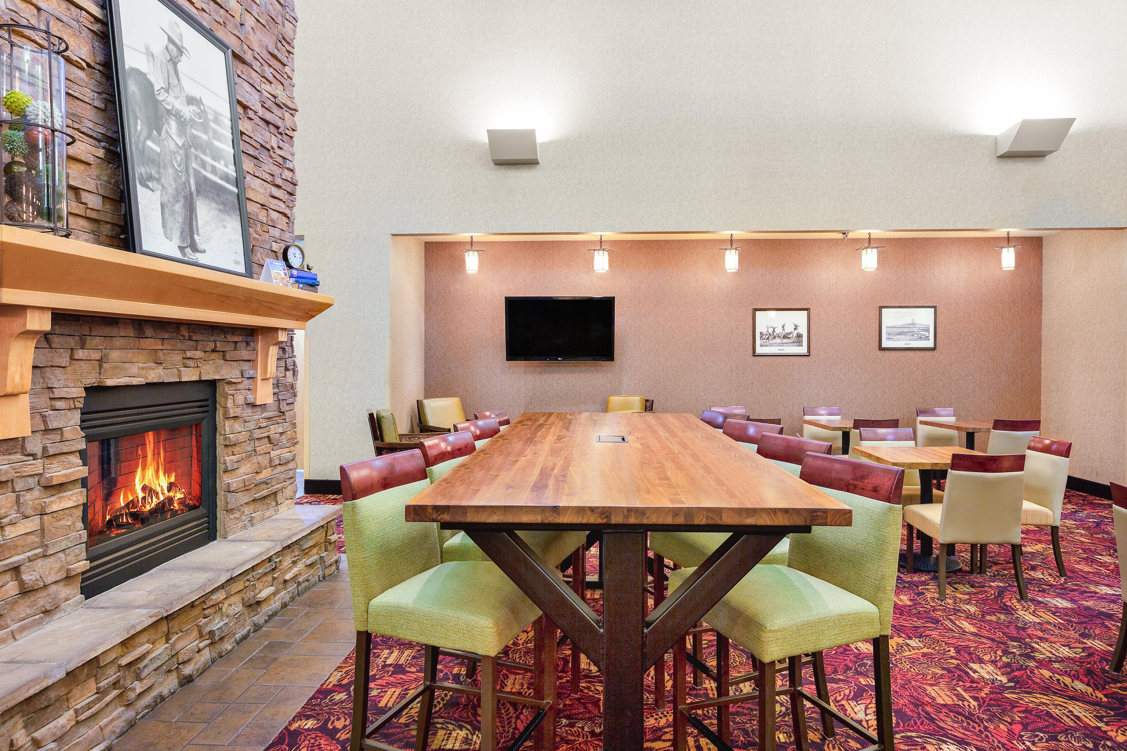 Holiday Inn Express Hotel & Suites Gillette By Ihg Buitenkant foto